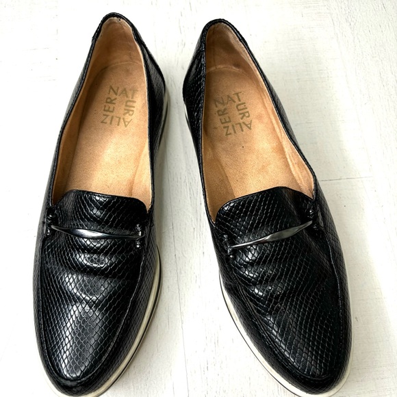 Naturalizer Ranger Loafer Flats Black Front Metal Detail Sz 7.5 M - Picture 2 of 11